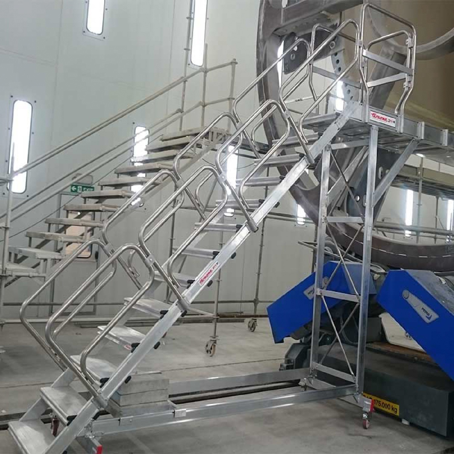 EM905 | Escalera a Medida para Mantenimiento de Turbinas