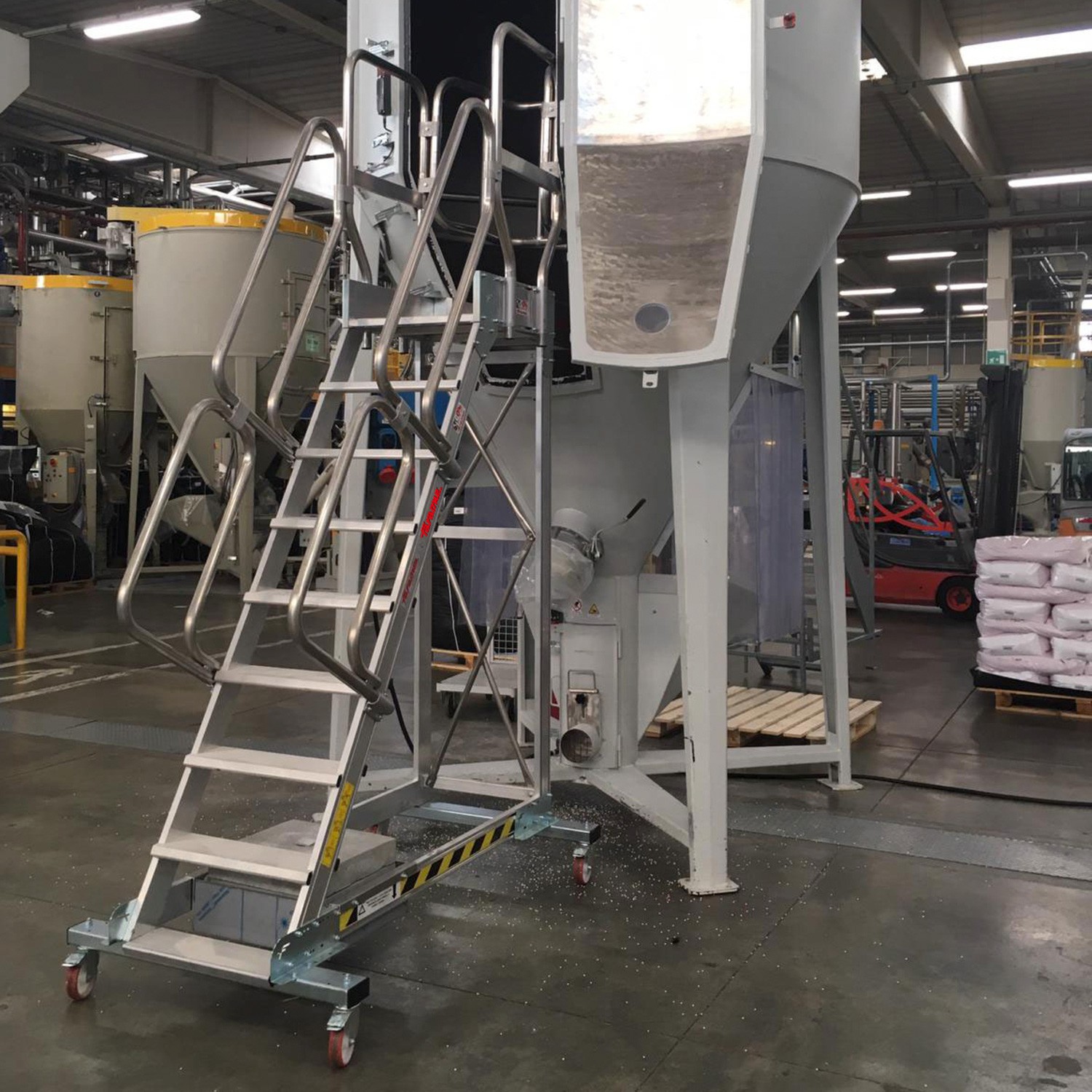 EM1309 | Escalera de Acceso Frontal