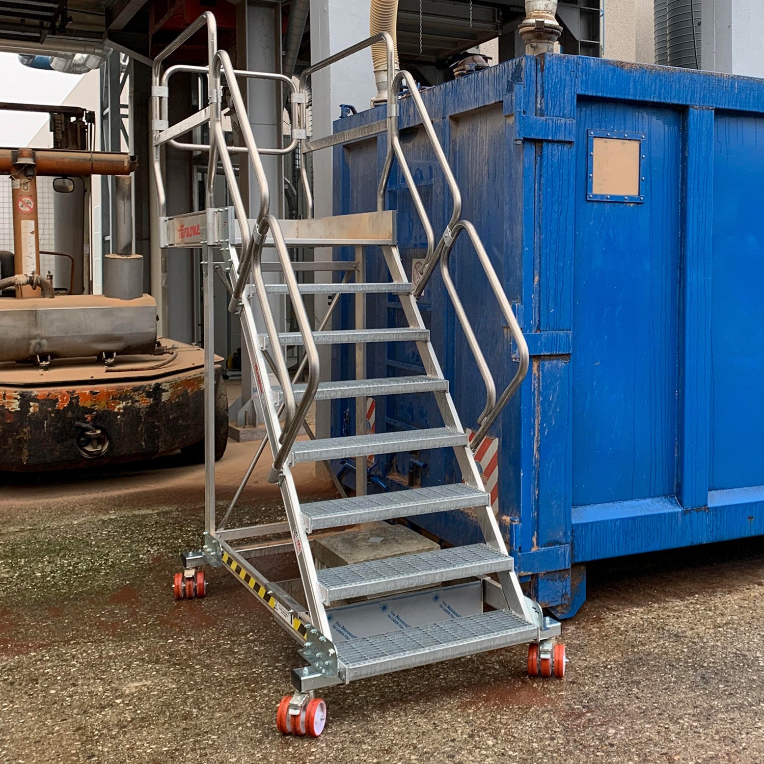 EM1310 | Escalera de Acceso Frontal