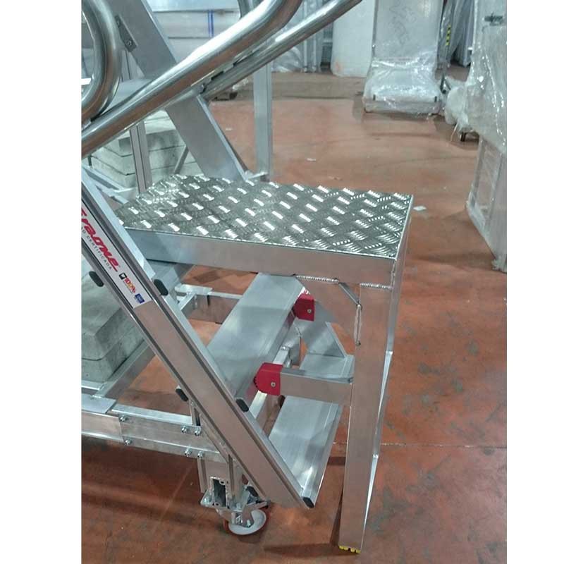 EM1311 | Escalera de Acceso Frontal