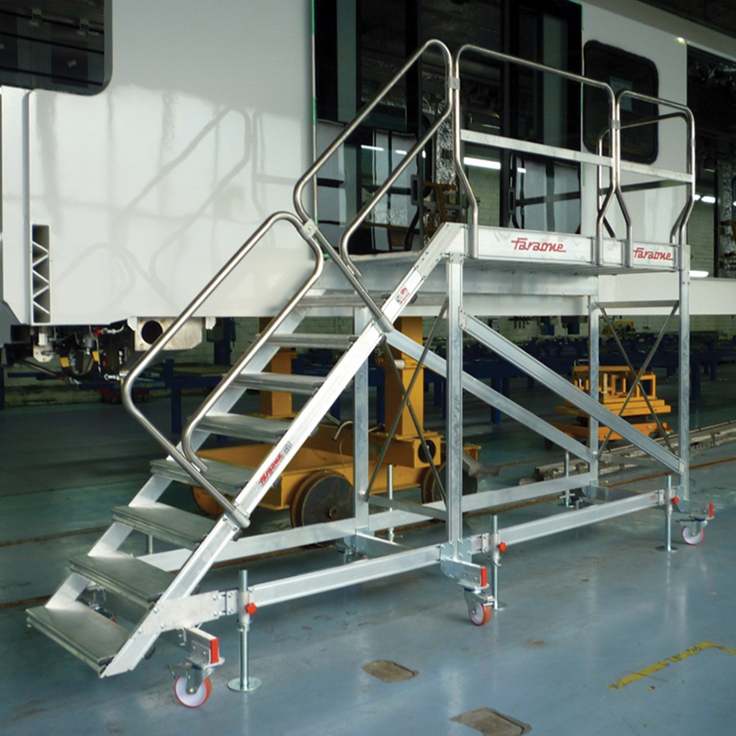 EM204 | Escalera a Medida para Mantenimiento y acceso de Trenes