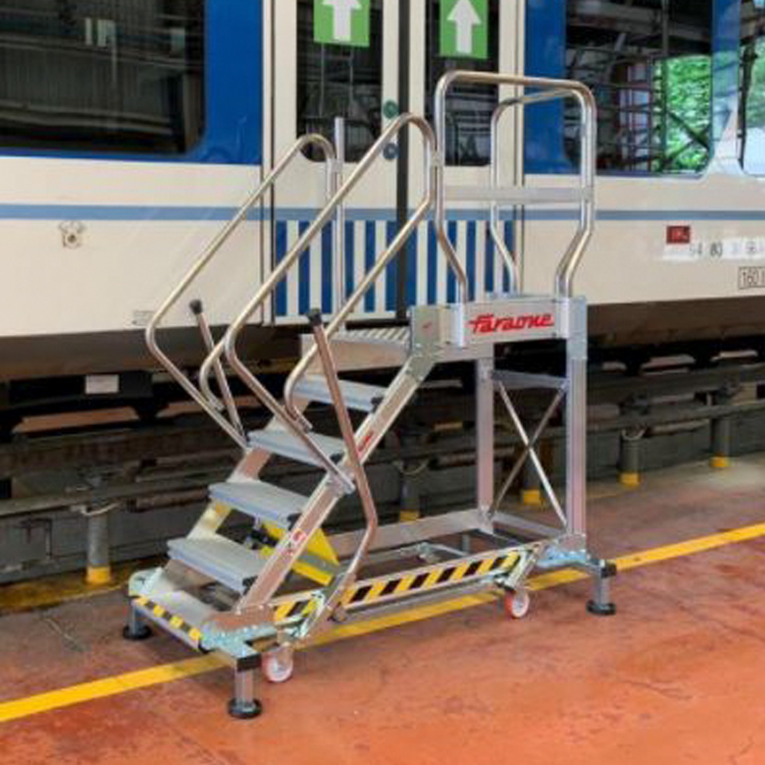 EM221 | Escalera a Medida para Acceso a Trenes