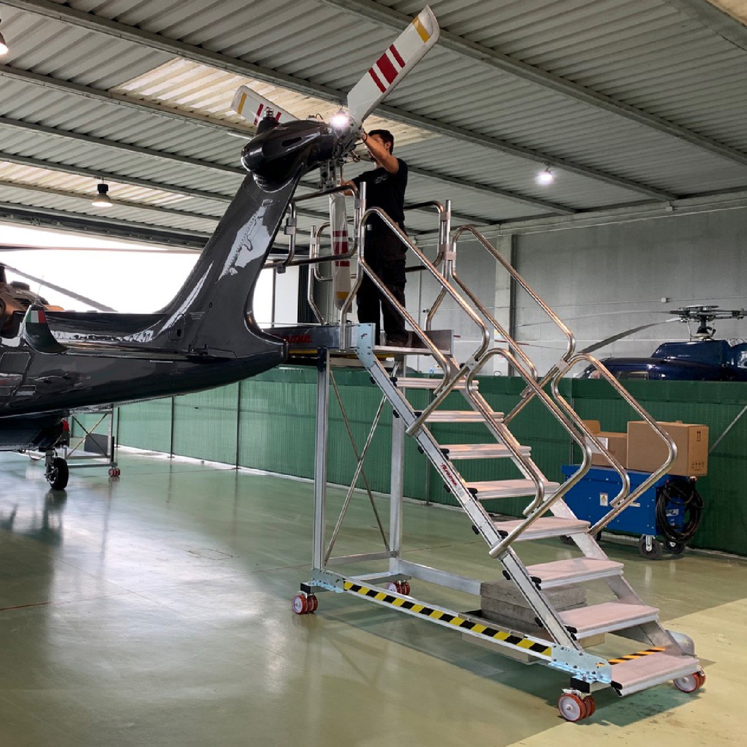 EM505 | Escaleras especiales para Mantenimiento de Helicópteros